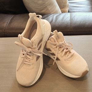 Addidas Questar Sneakers. Blush color women's size 8.5 cloudfoam